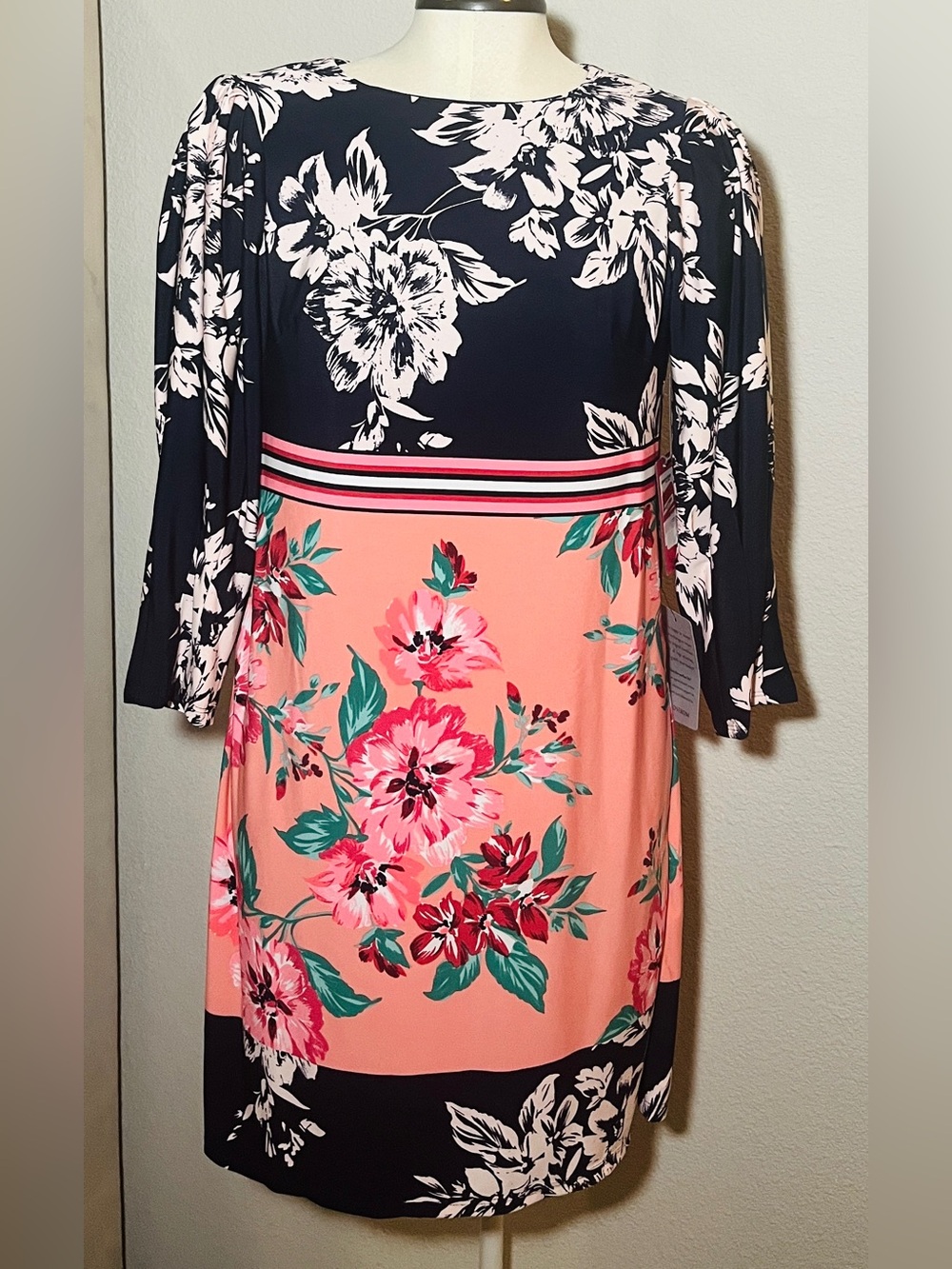 VINCE CAMUTO Coral Navy Lined Print Dress